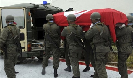 Túnez: Se eleva a 14 militares muertos el balance del ataque del monte Chaambi